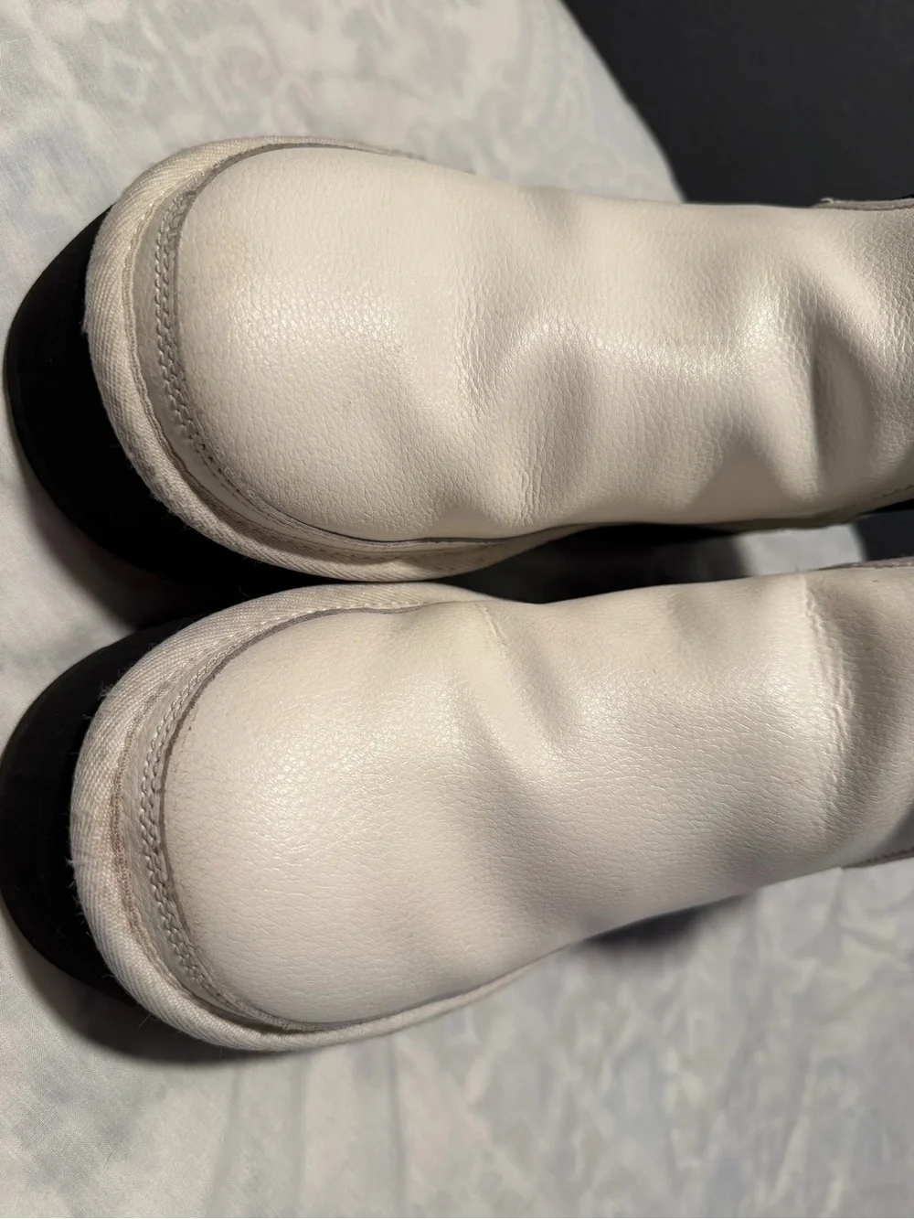 UGG White Leather Platform Chelsea Boots with Black Elastic size 8